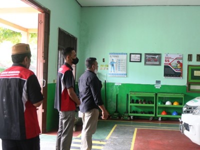 visitasi Tim Asesor ke area sekolah (Bengkel TKRO)