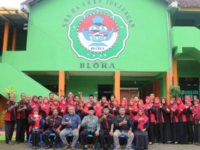 Tim Assesor PBD bersama seluruh guru SMK Maarif Tunjungan Blora
